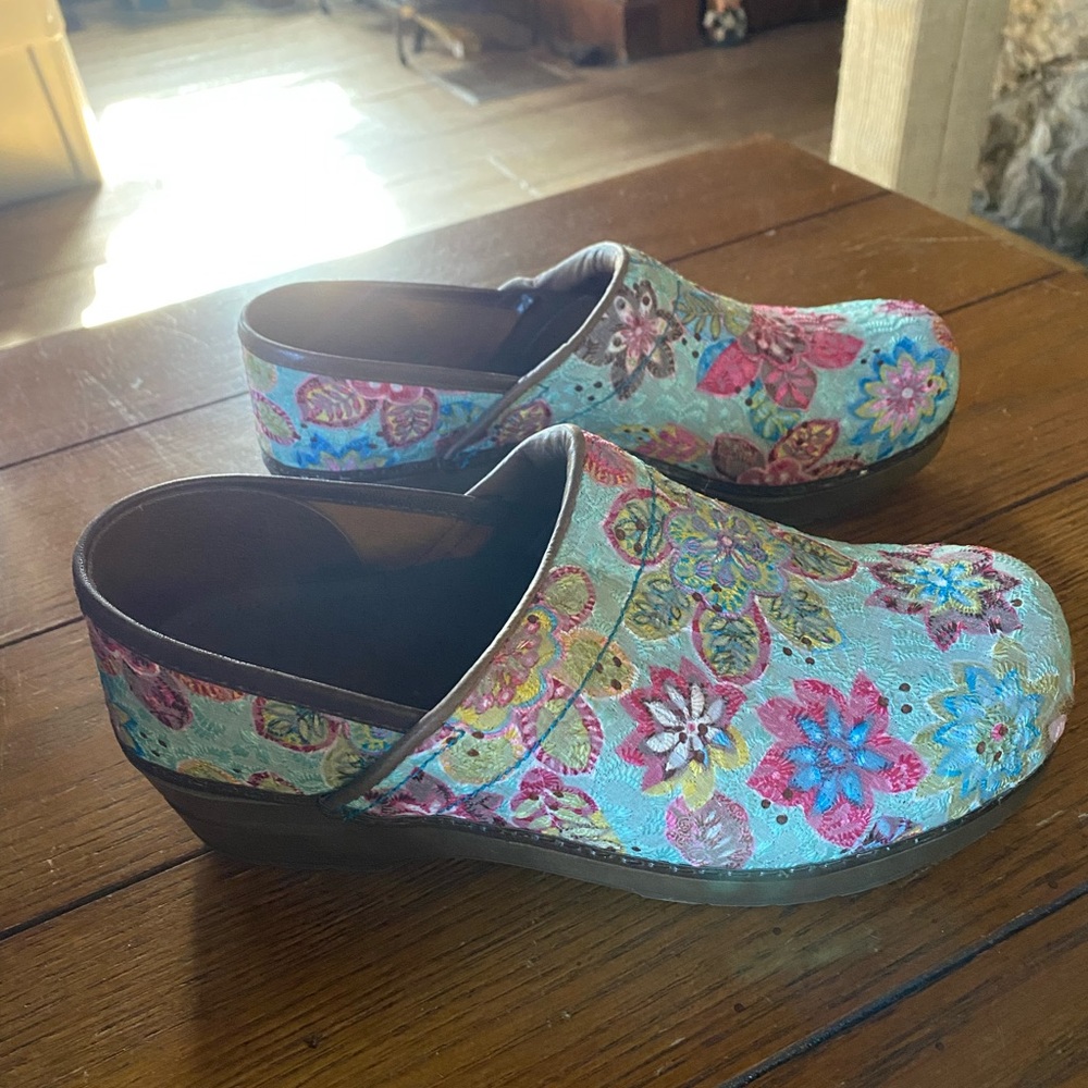 SANITA FLORAL CLOGS 39